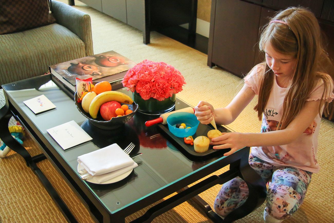 Decorate-your-own cupcakes welcome amenity at Four Seasons Hotel Beijing