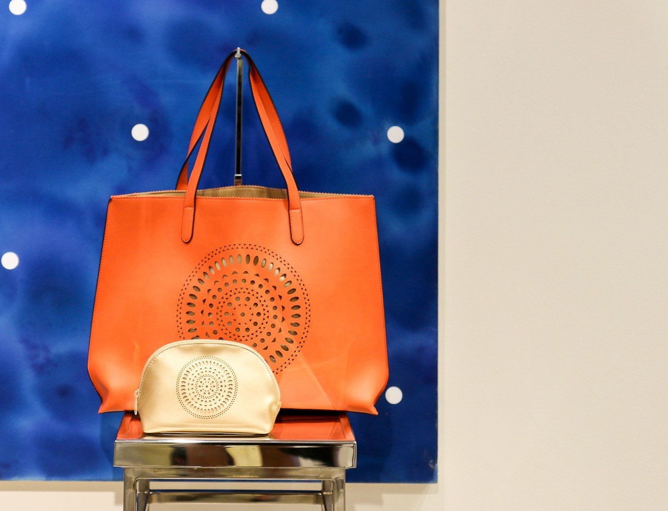 Receive the orange handbag full of samples when spending $125 at the Neiman Marcus Beauty Event! #NMBeauty