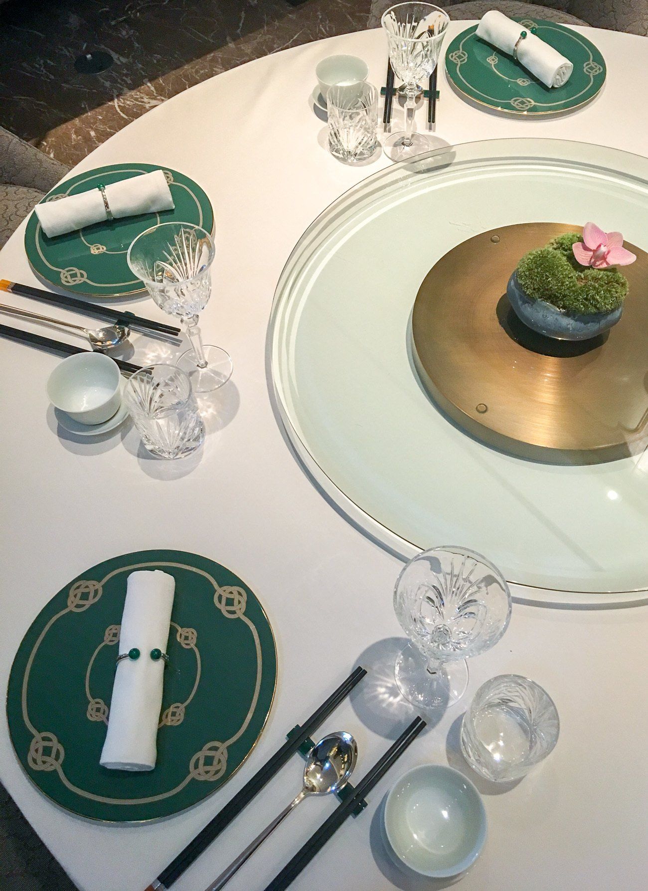 Beautiful placesettings at Yu Yuan inside Four Seasons Hotel Seoul.