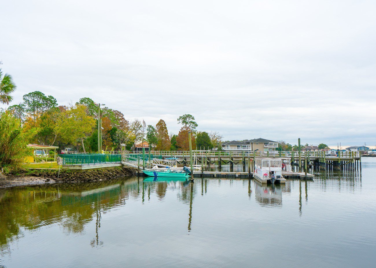 Boats near The Crab Plant market and restaurant in Crystal River, Florida.