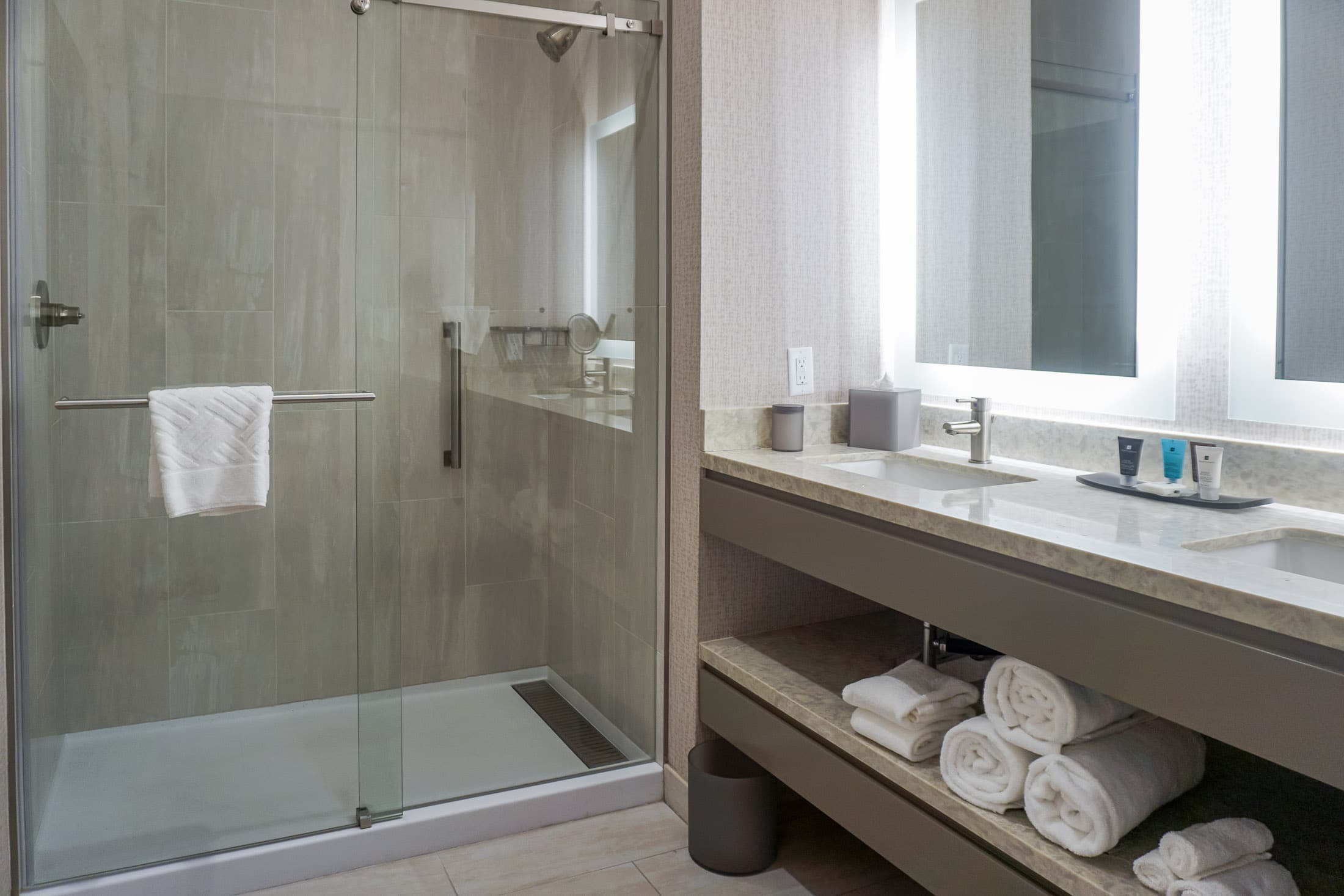 H Hotel near LAX bathroom