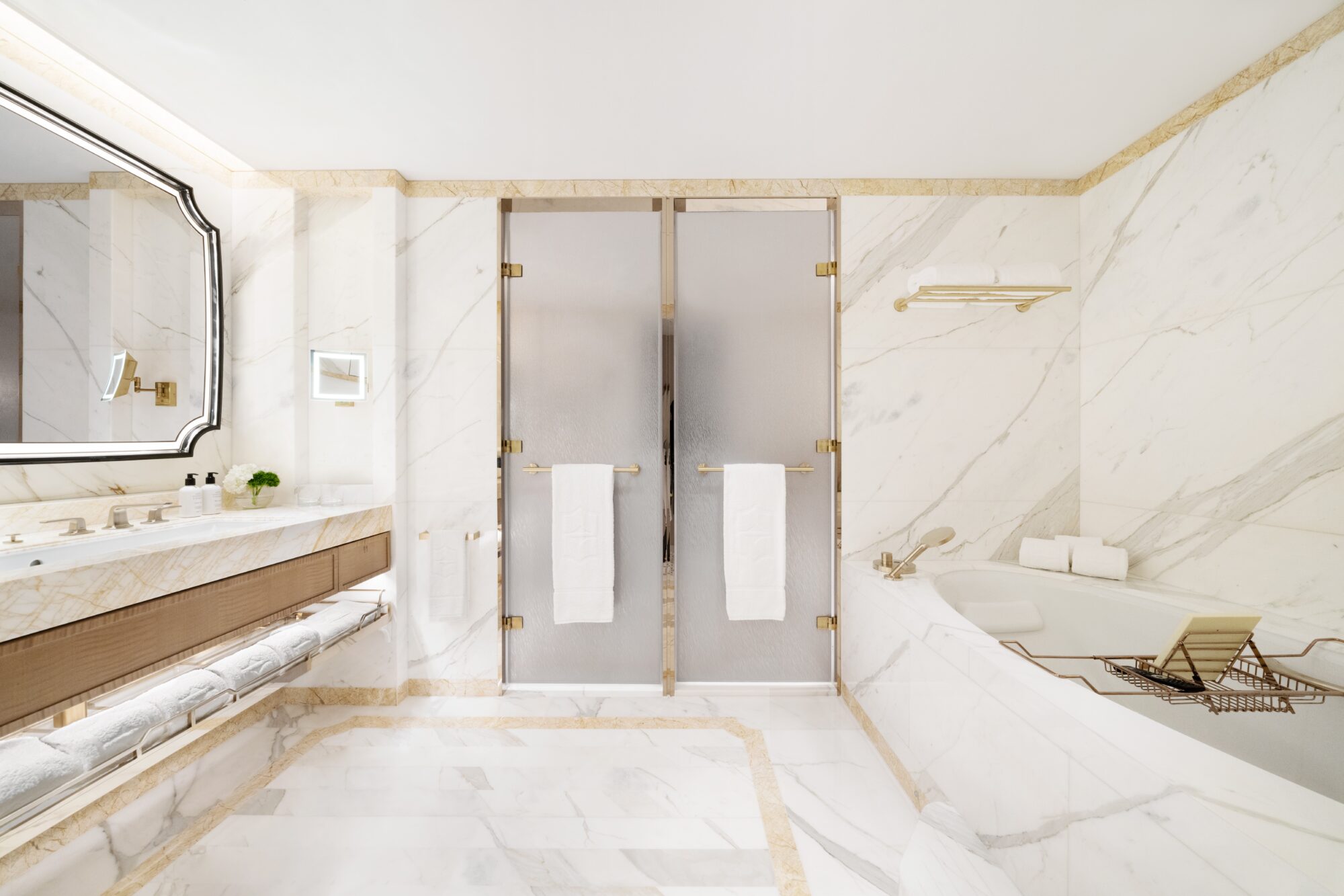 Premier Harbour View Suite - Bathroom