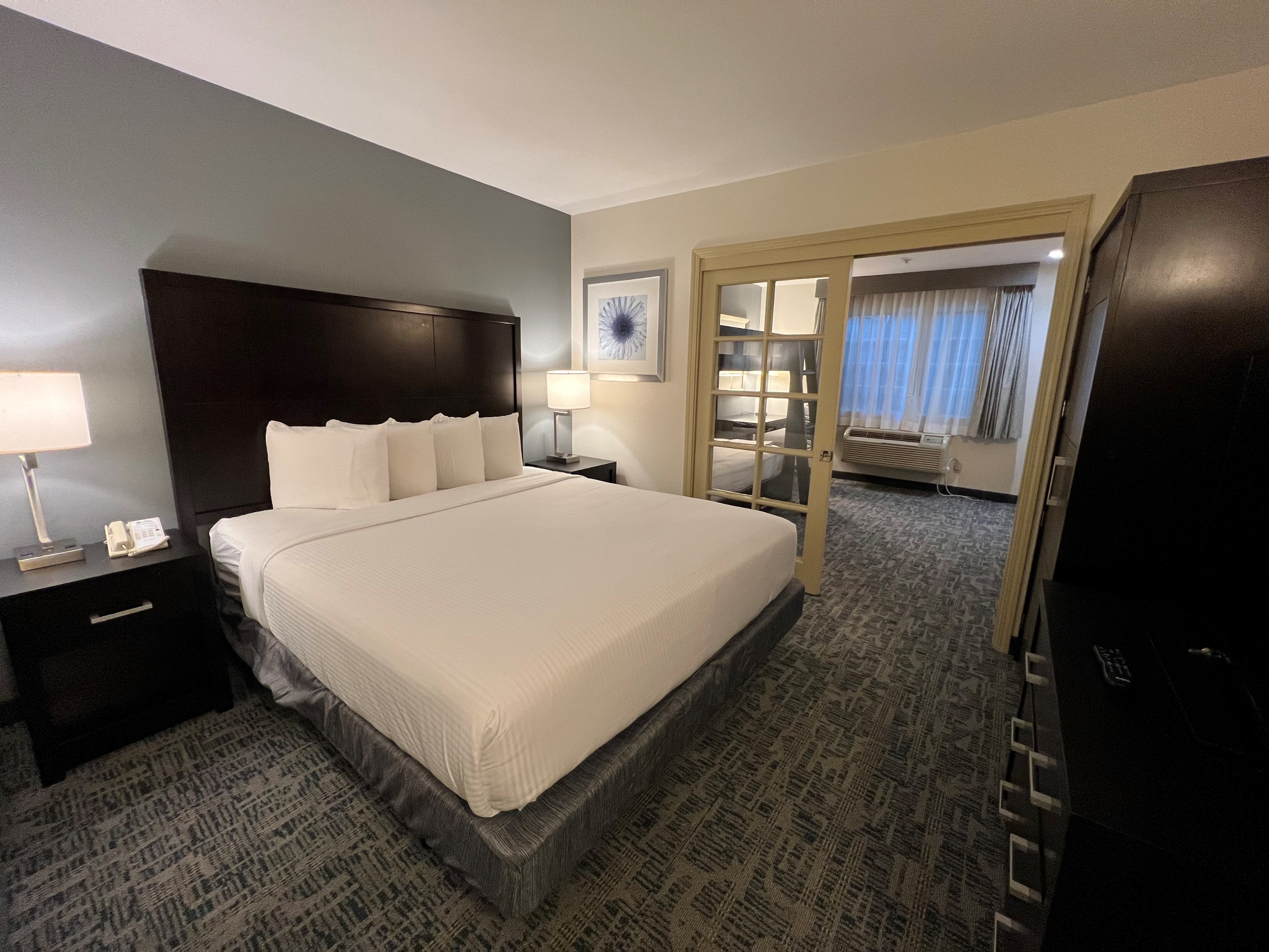 King guestroom interior at Best Western San Diego Zoo