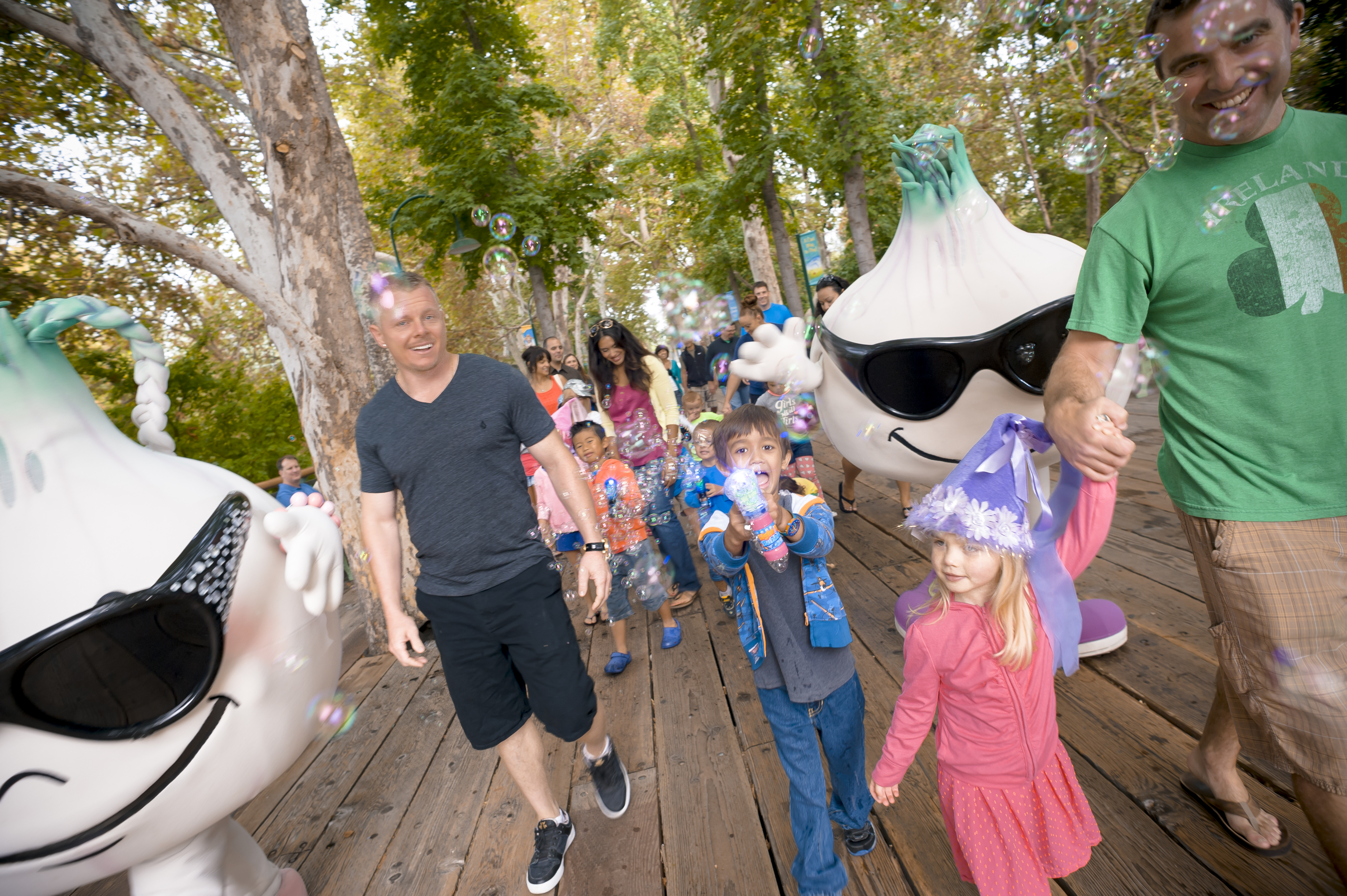 Guests walk across the Sycamore Bridge with garlic characters.