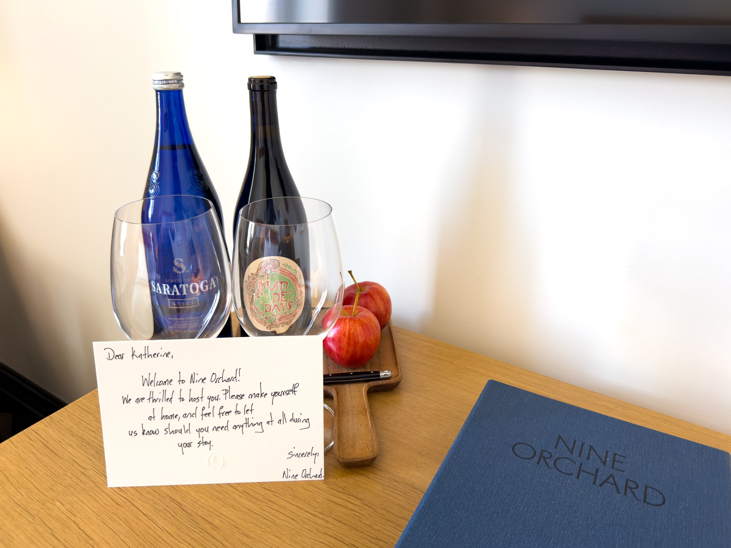The Virtuoso welcome amenity at Nine Orchard: wine, water, glasses and apples
