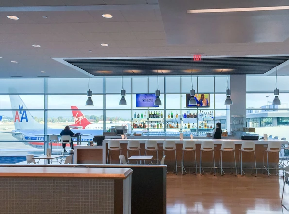 The bar inside the Aspire lounge at San Diego Airport.