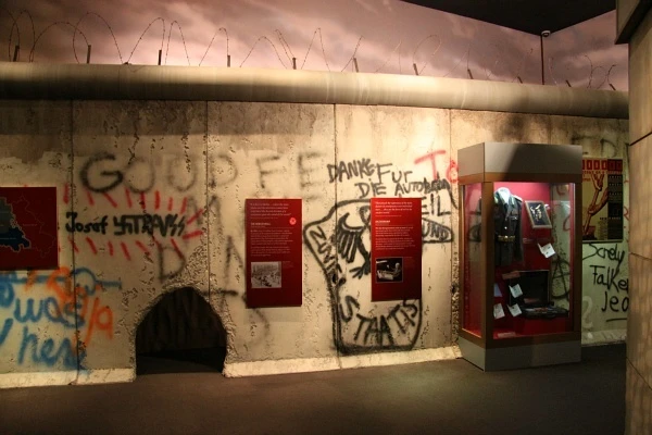 Ronald Reagan Presidential Library Berlin Wall Kids