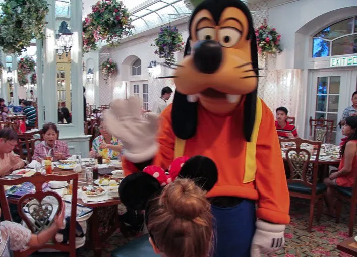 Hong Kong Disneyland Character Dining at Disneyland Hotel Enchanted Garden Restaurant