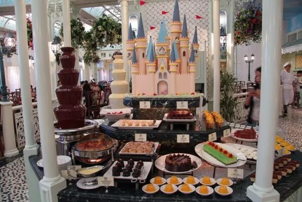 Hong Kong Disneyland Character Dining at Disneyland Hotel Enchanted Garden Restaurant