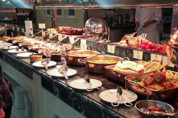 Hong Kong Disneyland Character Dining at Disneyland Hotel Enchanted Garden Restaurant