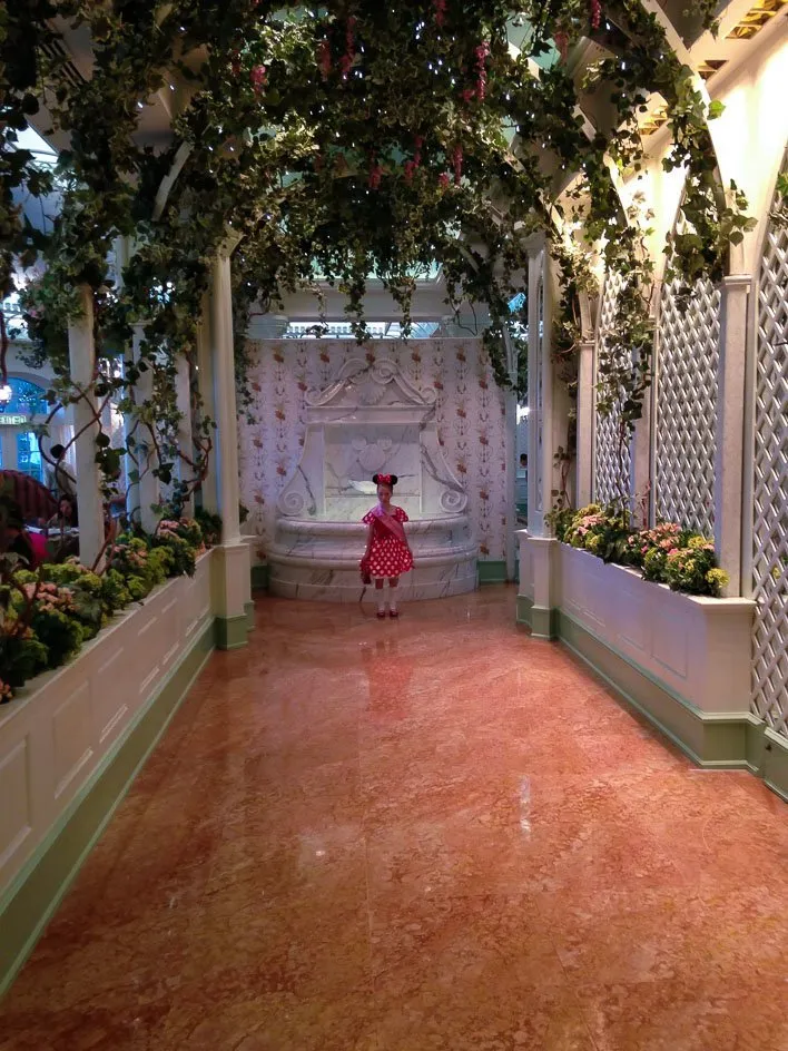 Hong Kong Disneyland Character Dining at Disneyland Hotel Enchanted Garden Restaurant