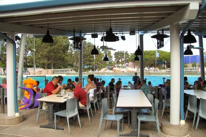Dine with Shamu at SeaWorld San Diego-Restaurant