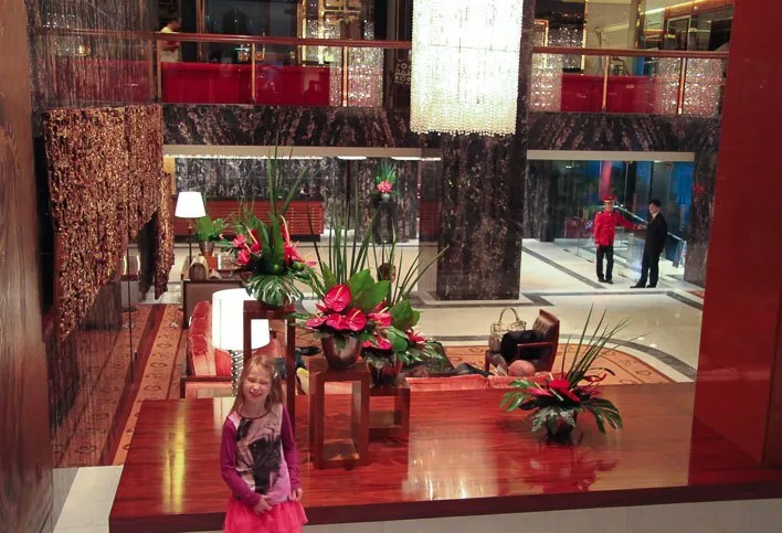 Mandarin Oriental Hong Kong with Kids-Lobby