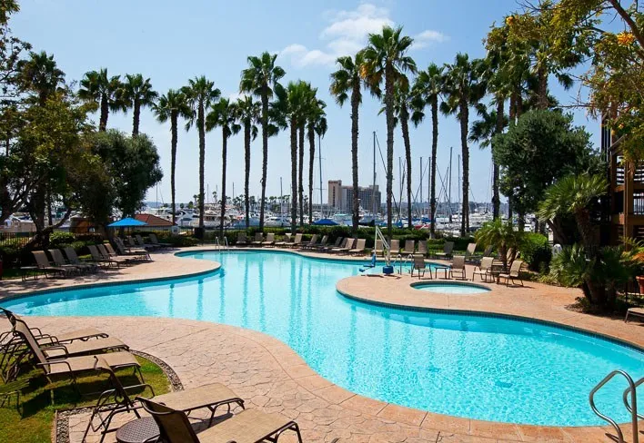 The outdoor swimming pool at Sheraton San Diego Hotel and Marina.