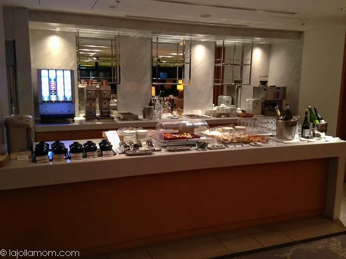 Japan Airlines Sakura Lounge Tokyo Narita Airport Satellite Food