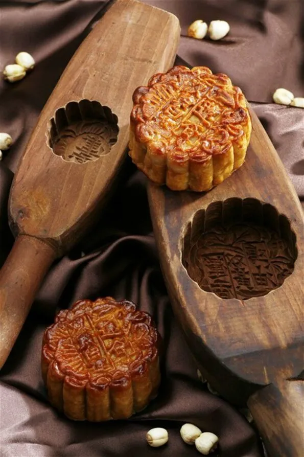 What you need to know about Mid-Autumn Festival (also called Moon Festival) including how to eat a mooncake.