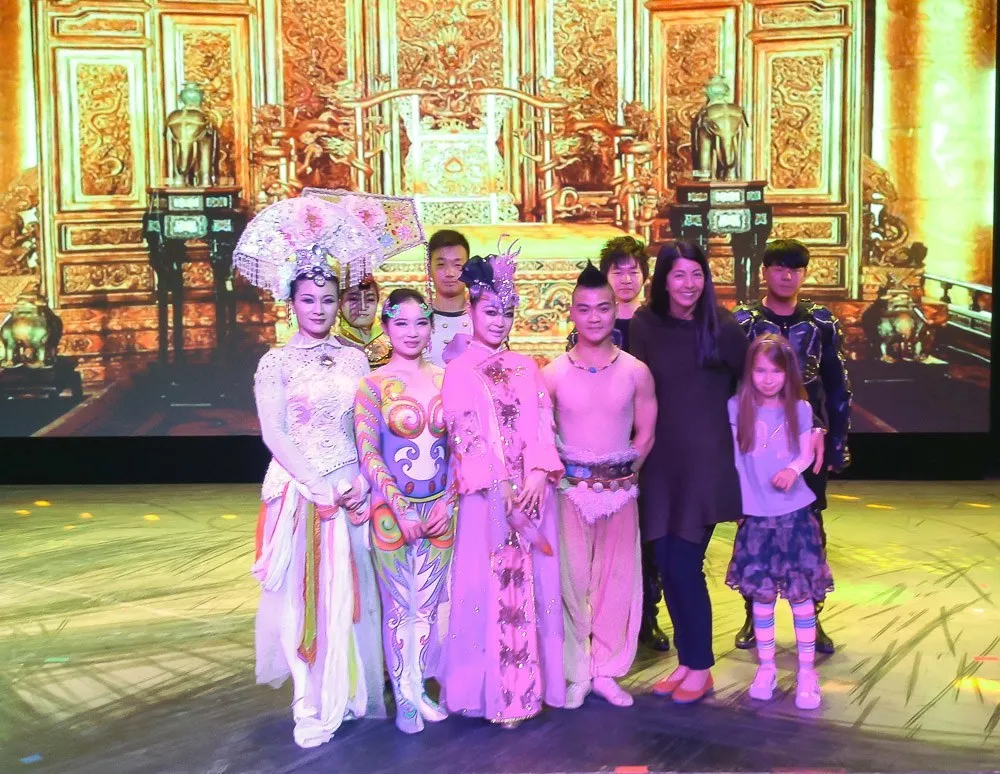 Chaoyang Theater acrobats in Beijing with kids