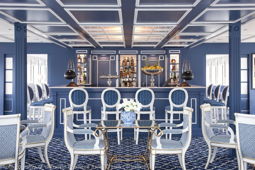 Uniworld River Queen ship's luxury bar area