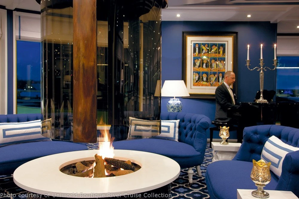 Uniworld River Queen lounge