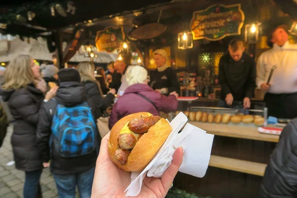 Nuremberg sausages are about the size of a finger, laid side-by-side in a soft roll. Delicious!