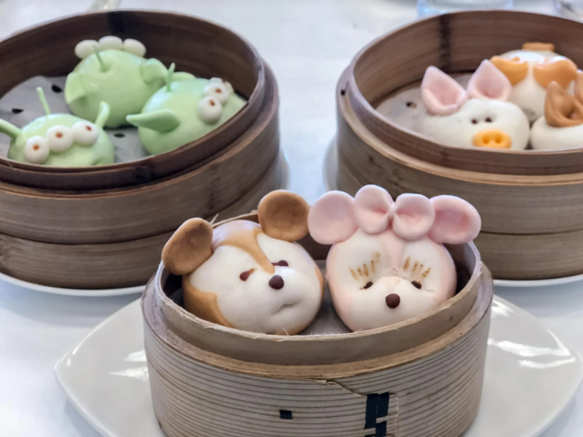 Duffy and ShellieMay dim sum at Hong Kong Disneyland Hotel