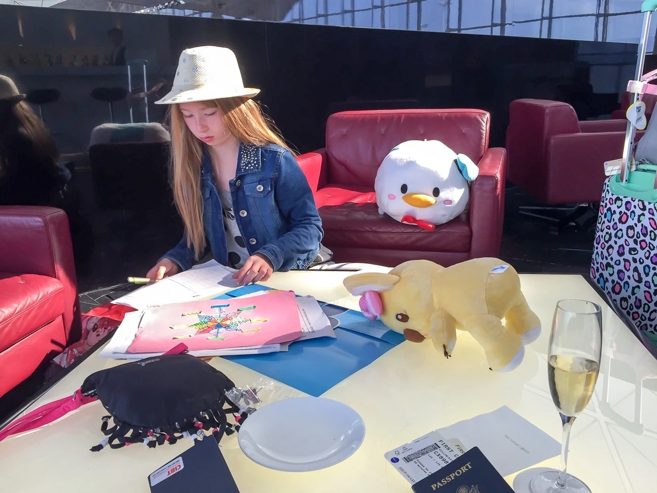 Sitting near the bar in the Cathay Pacific Wing first class lounge.