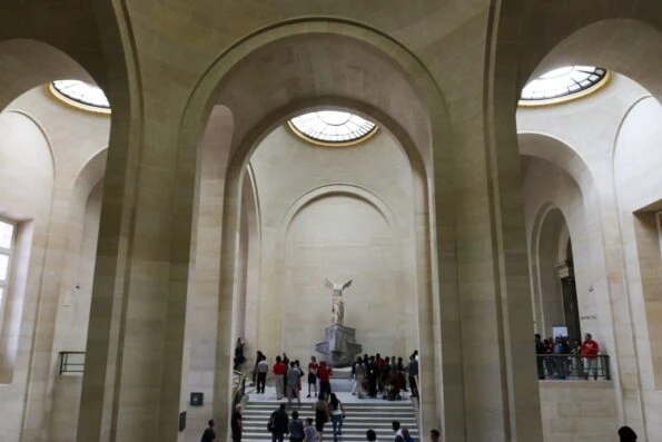 winged victory samothrace louvre