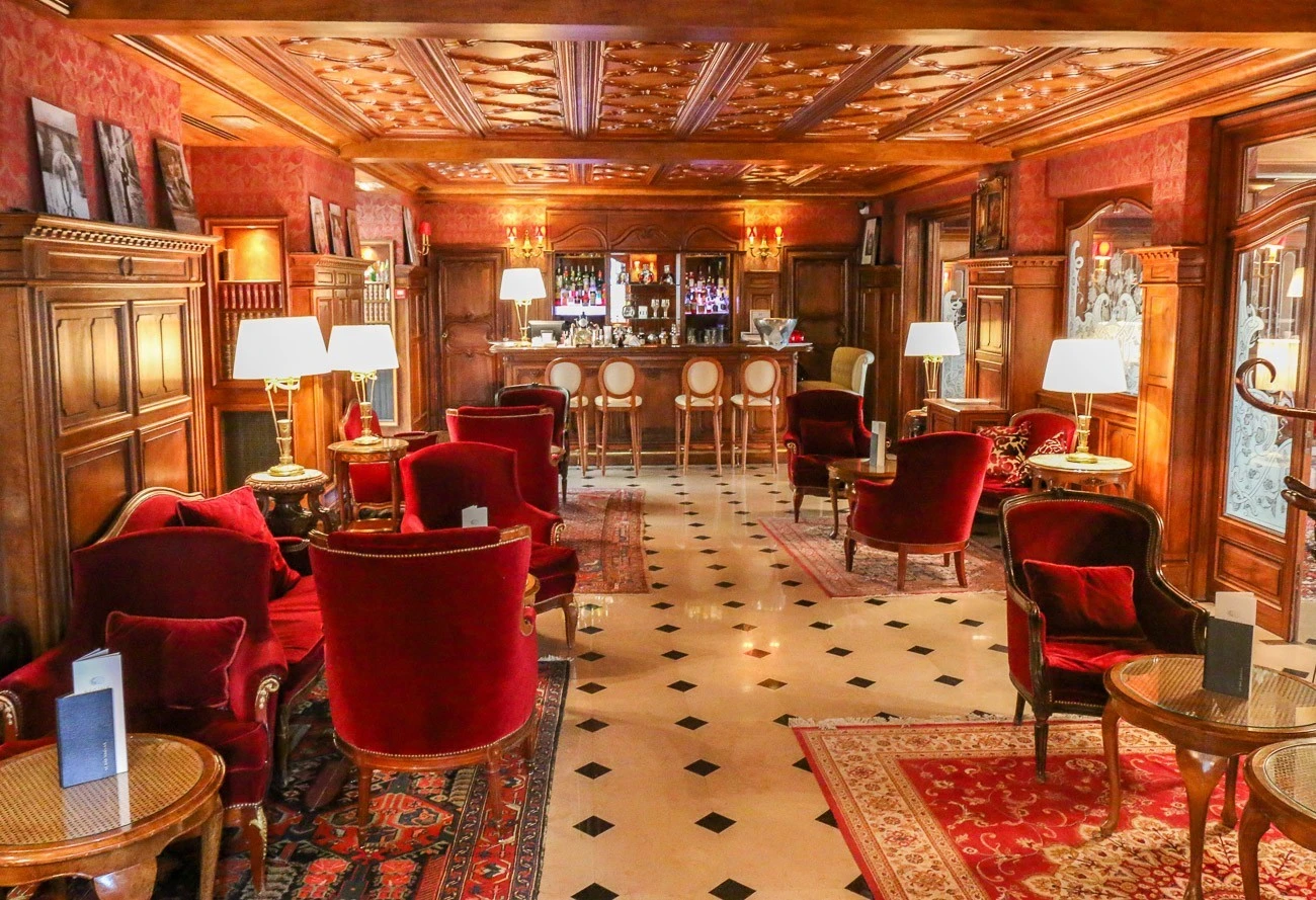The elegant English Bar at Hotel Regina in Paris