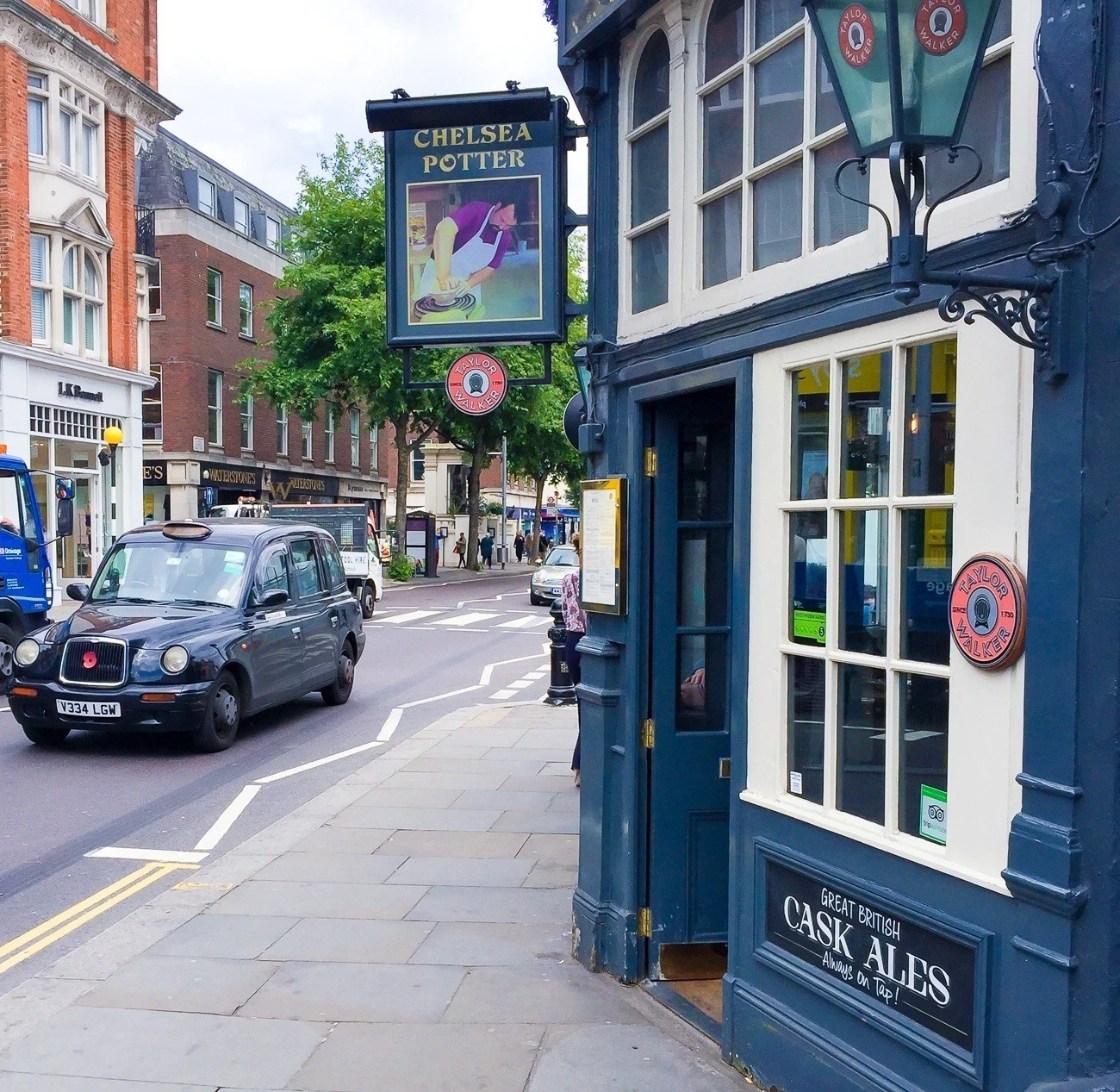 The Chelsea Potter pub on the King's Road in London makes a great stop to fuel up for more shopping.