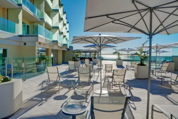 Pier South Resort outdoor dining area