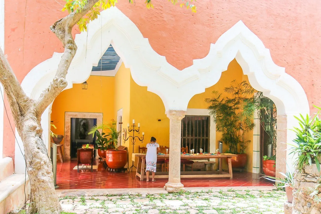 A staff member at Hacienda Petac sets the lunch table.