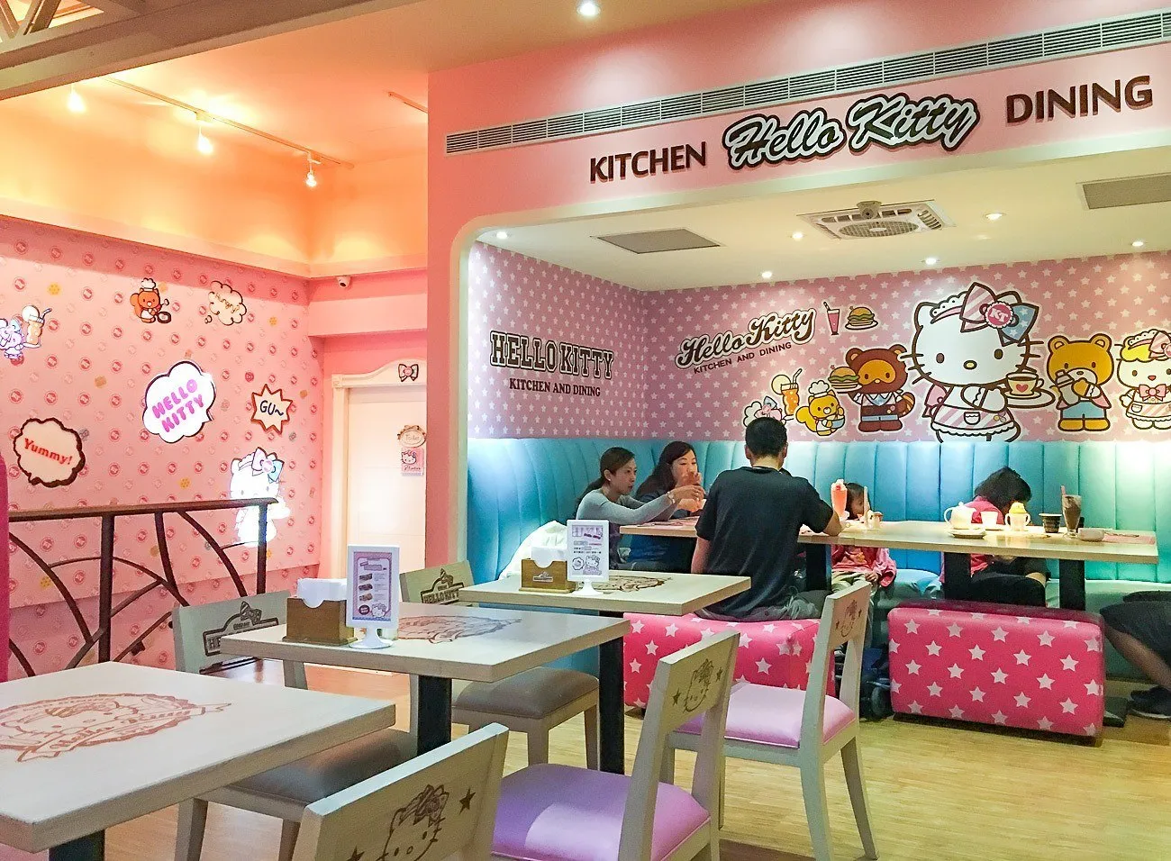 The Hello Kitty Kitchen and Dining cafe is one of Taipei's best theme restaurants.