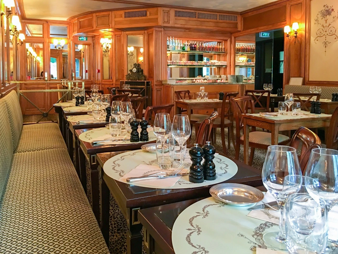 laduree paris macarons madeleine