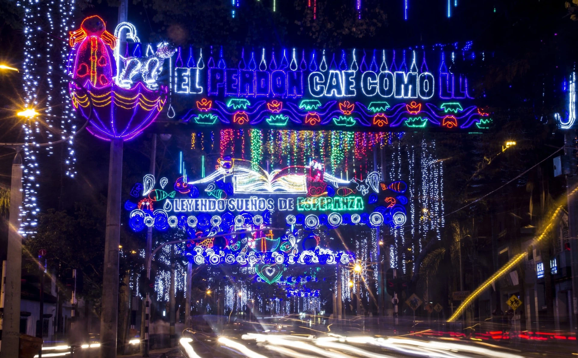 medellin-christmas-lights-photo
