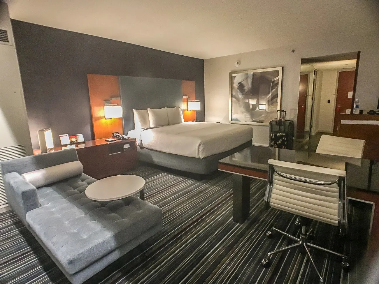A runway king room at Grand Hyatt DFW, an excellent Dallas airport hotel.