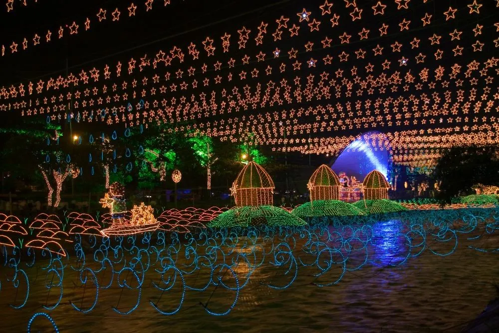 Medell&iacute;&shy;n Christmas lights over the river.