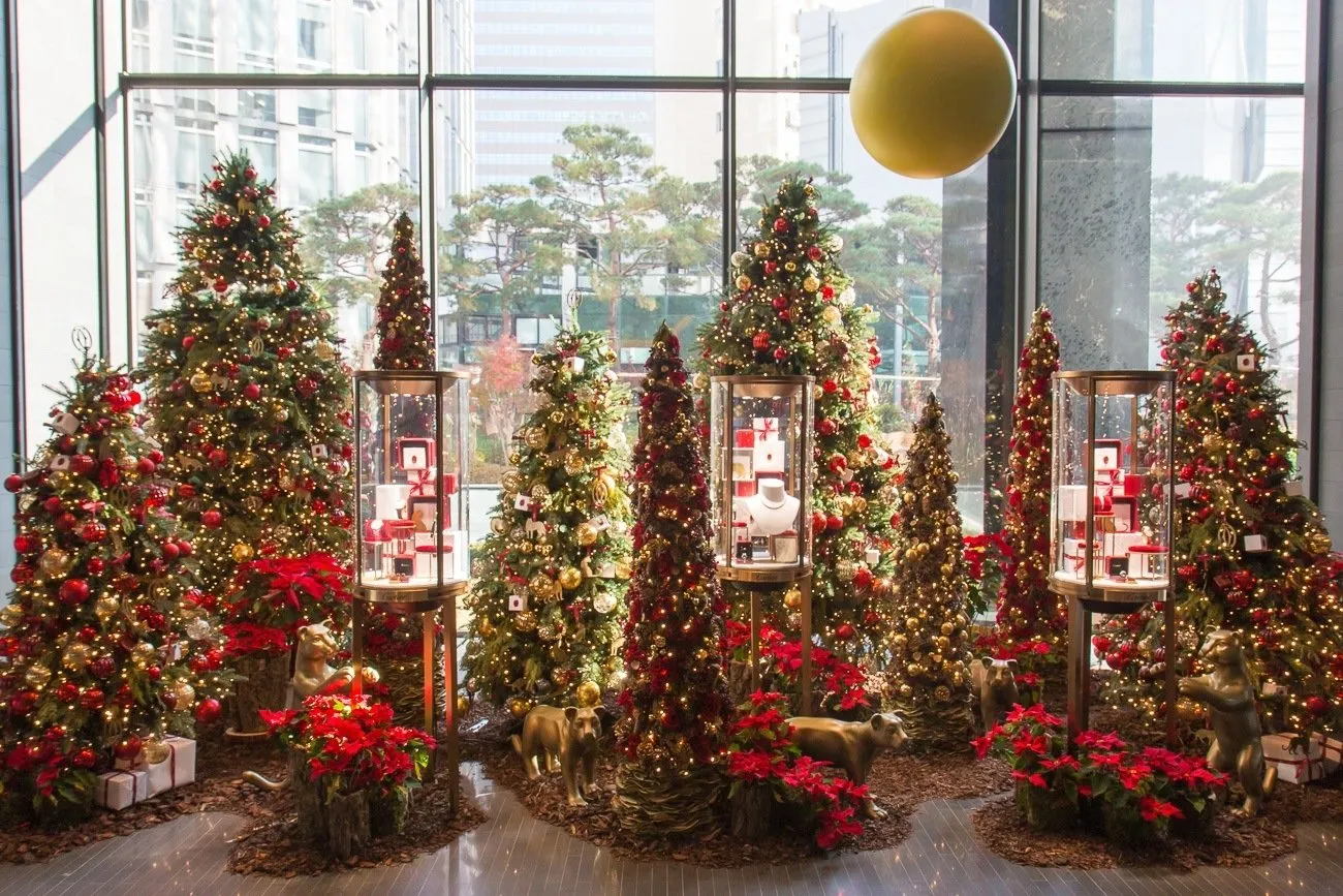 Display cases with the Cartier ornaments at Four Seasons Hotel Seoul.