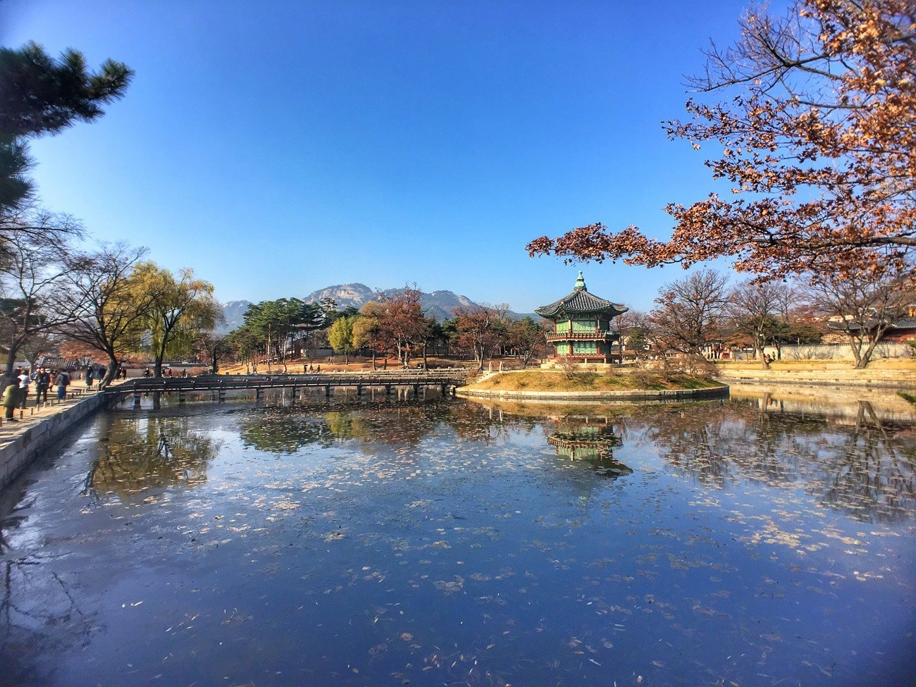 Gyeongbokgung Palace is just a few minutes' walk from Four Seasons Hotel Seoul.