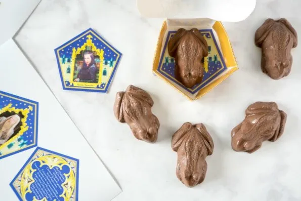 How to make Harry Potter chocolate frogs, cards and boxes at home.