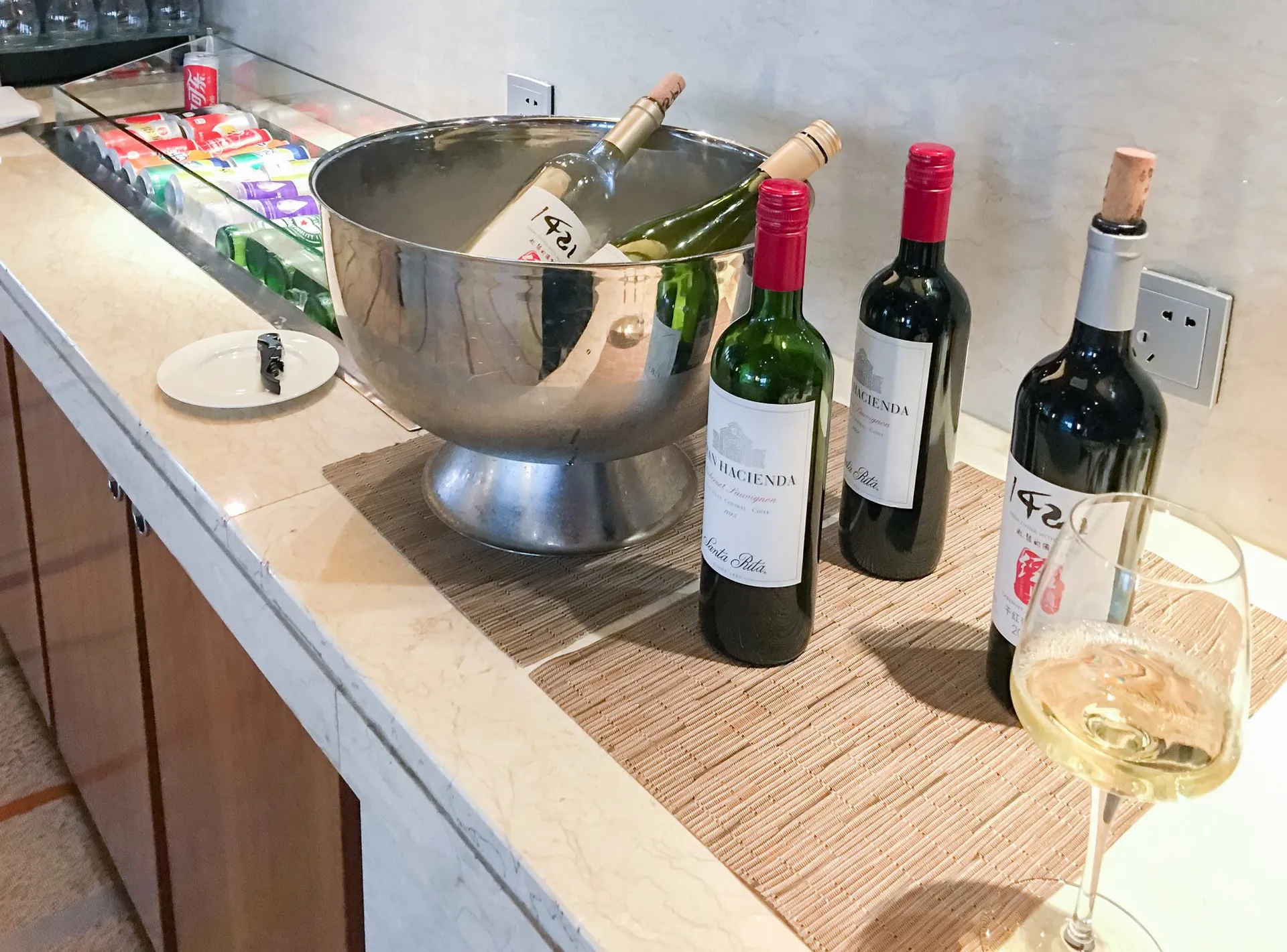 Wine is served at the Hilton Beijing Capital Airport Club Lounge.