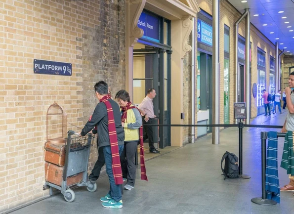 Use these tips to enjoy an entirely Harry Potter themed London vacation while seeing the city's major sights along the way.