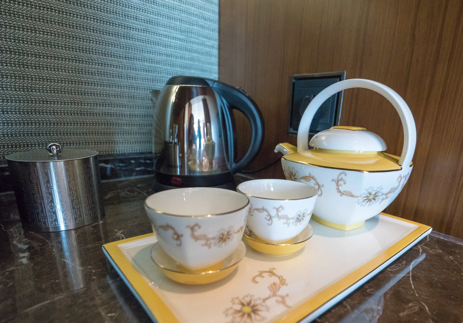 Fell in love with this tea set at Mandarin Oriental Pudong, Shanghai.