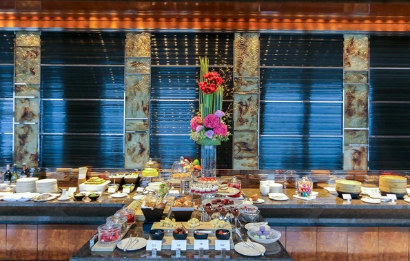The Executive Club buffet at Four Seasons Hotel Hong Kong