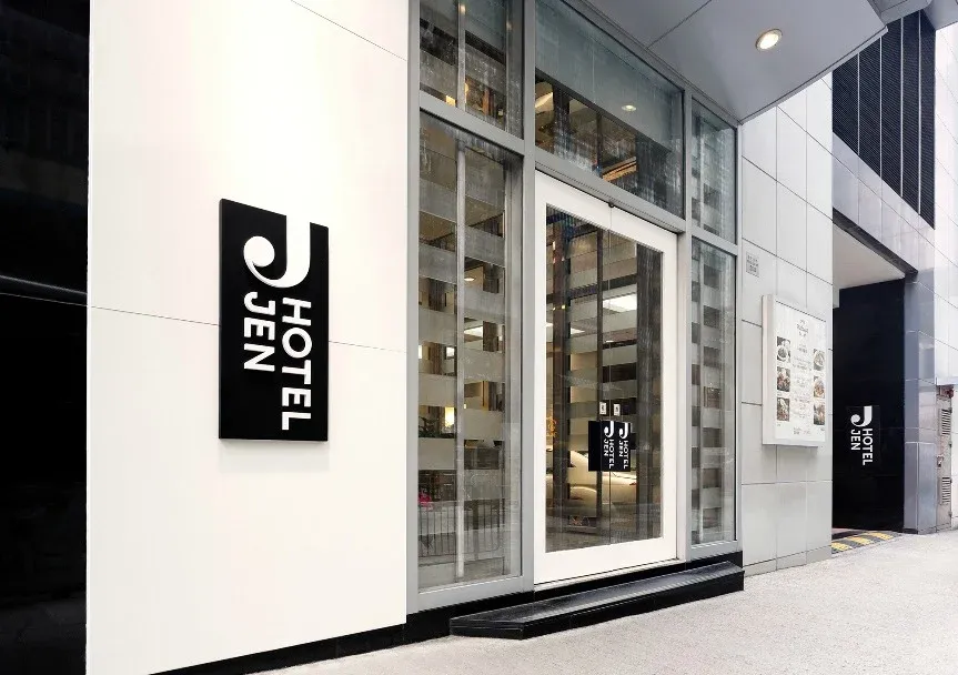 The entrance to Hotel Jen Hong Kong
