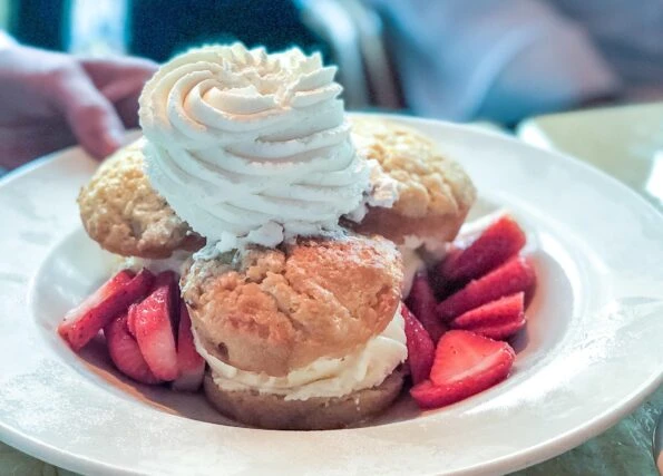 strawberry biscuits