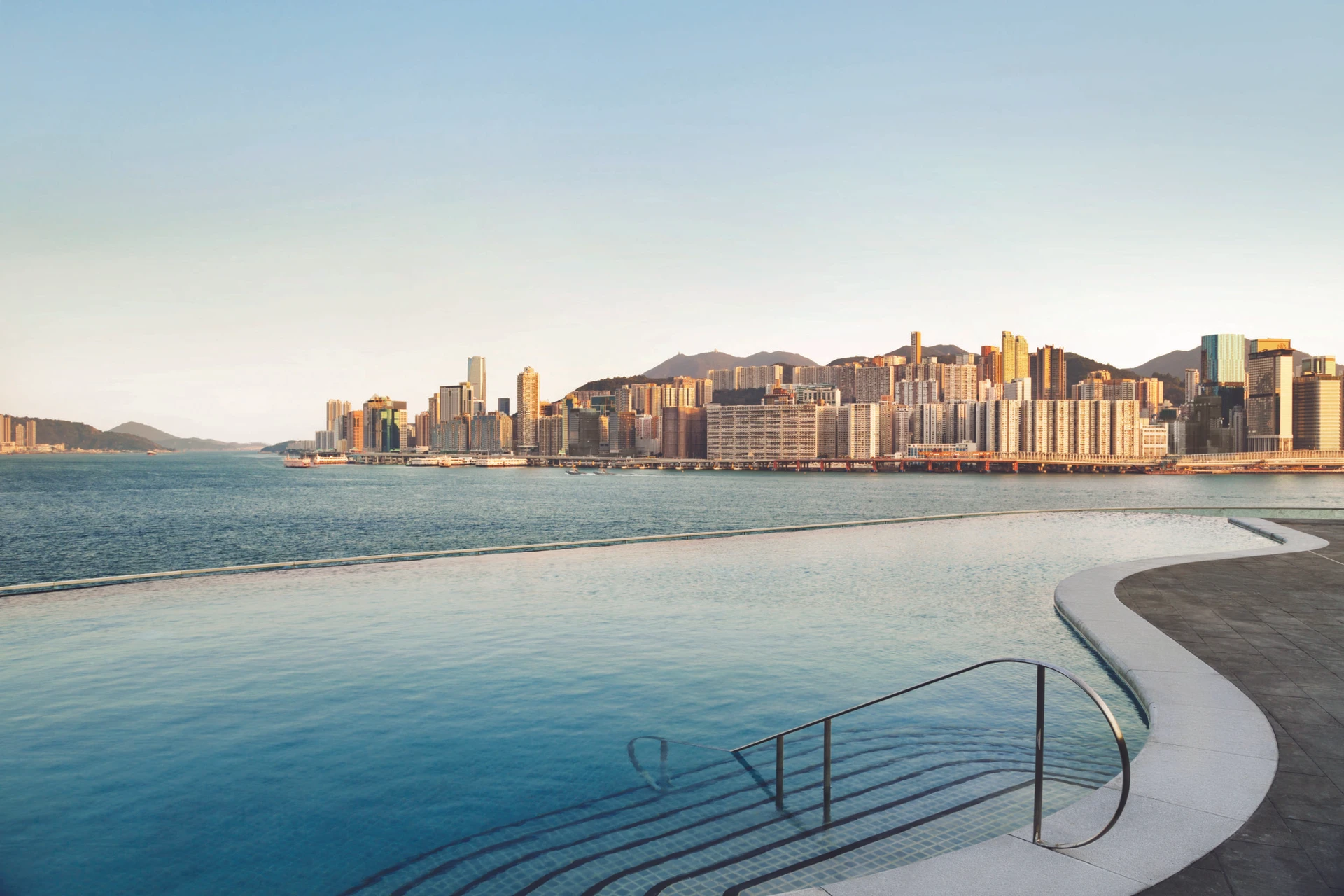 The pool at Kerry Hotel Hong Kong