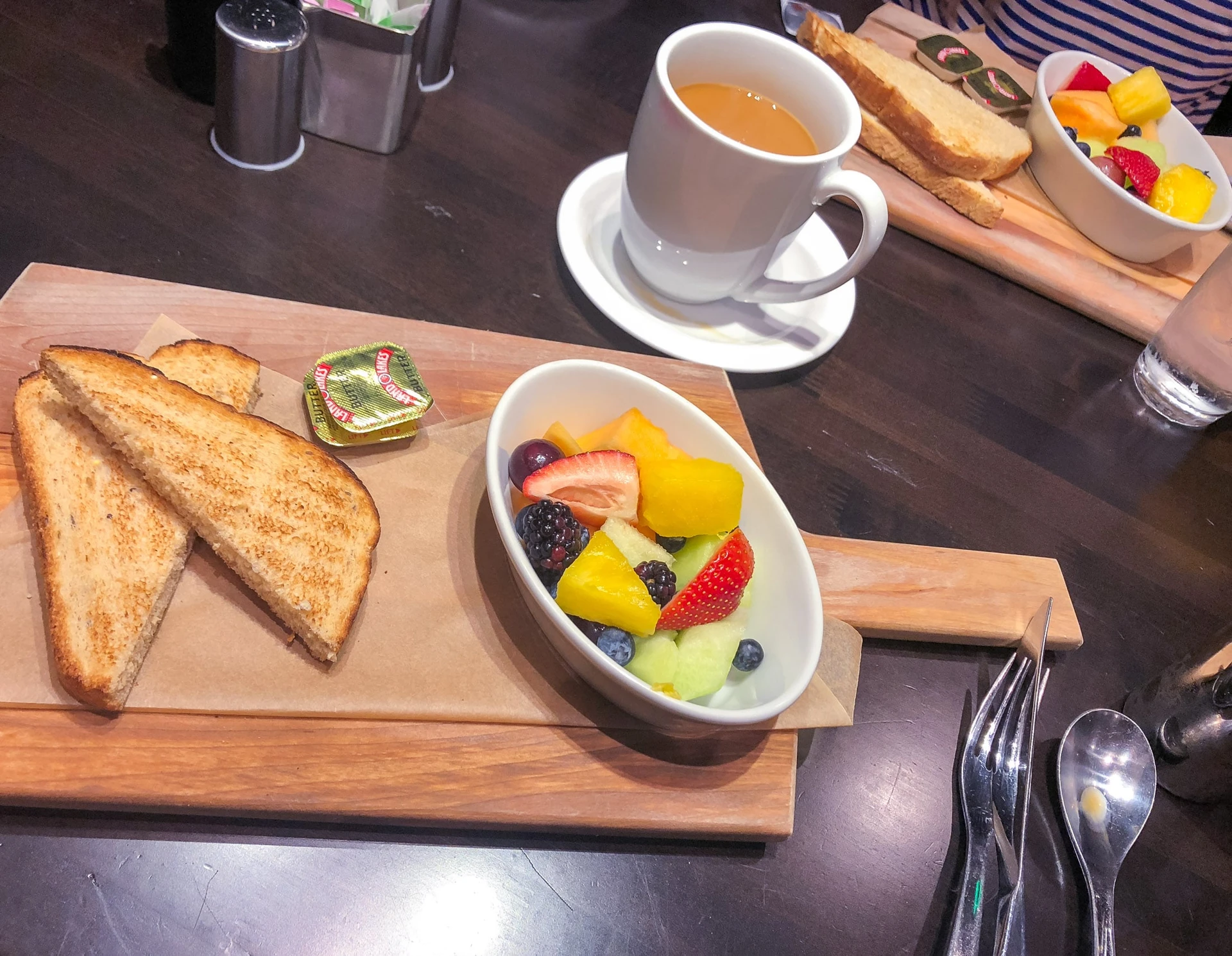 Best hotels near LAX with free breakfast