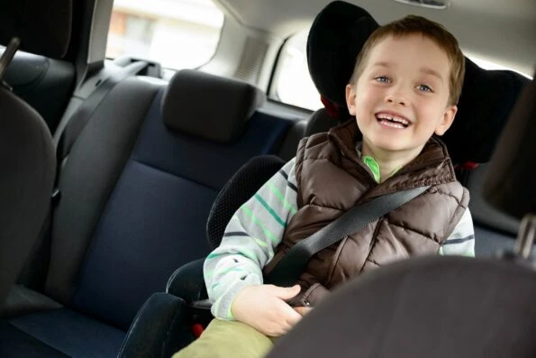 Best activities for the car to entertain young kids on road trips and while running errands.