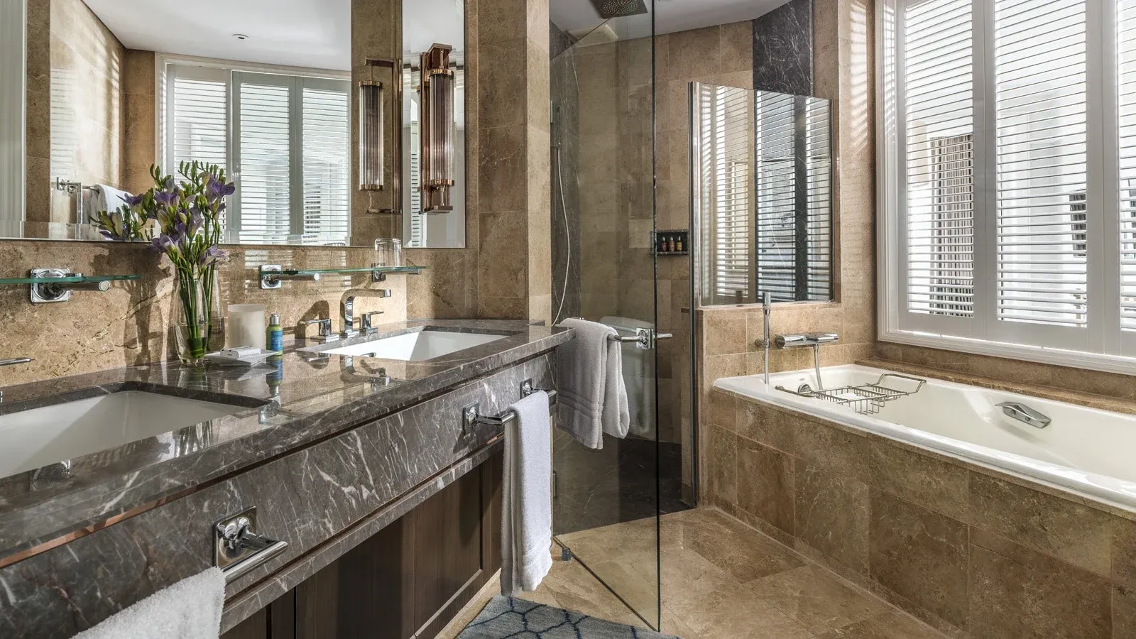 Four Seasons Singapore bathroom
