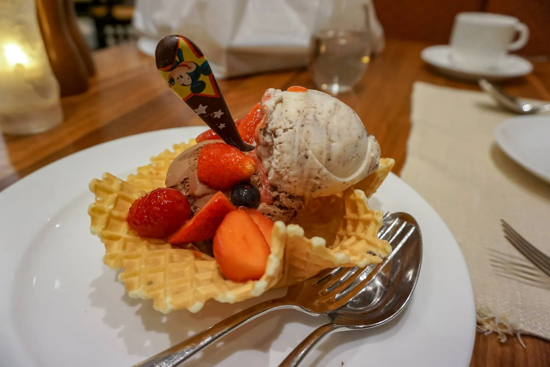 World of Color dessert at Disney Explorers Lodge